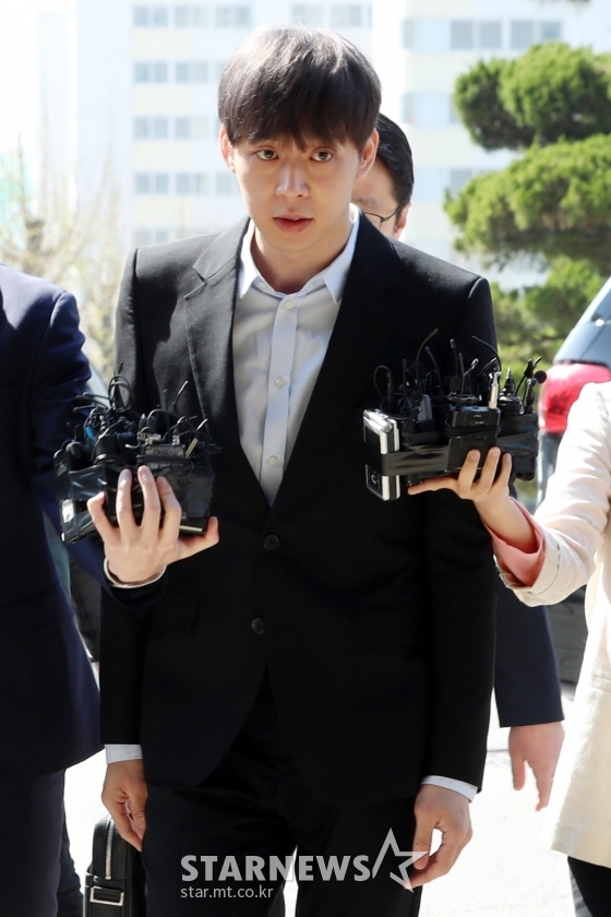  박유천, 마약 양성반응에 소속사·팬 모두 등 돌렸다[종합]