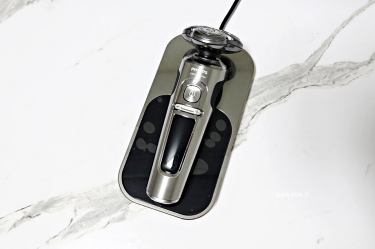  하이엔드급 전기면도기 S9000 프레스티지 추천