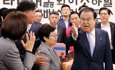 자유한국당 막장의 끝을 보여준 임이자 의원 성추행 주장