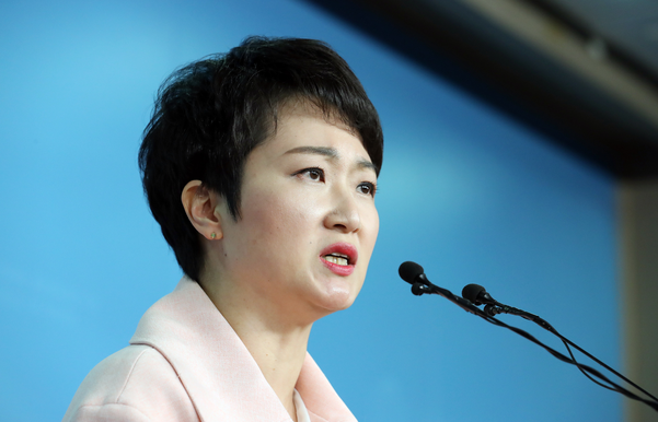  이언주, 바른미래당 탈당· · · "新보수의 길 갈 것"