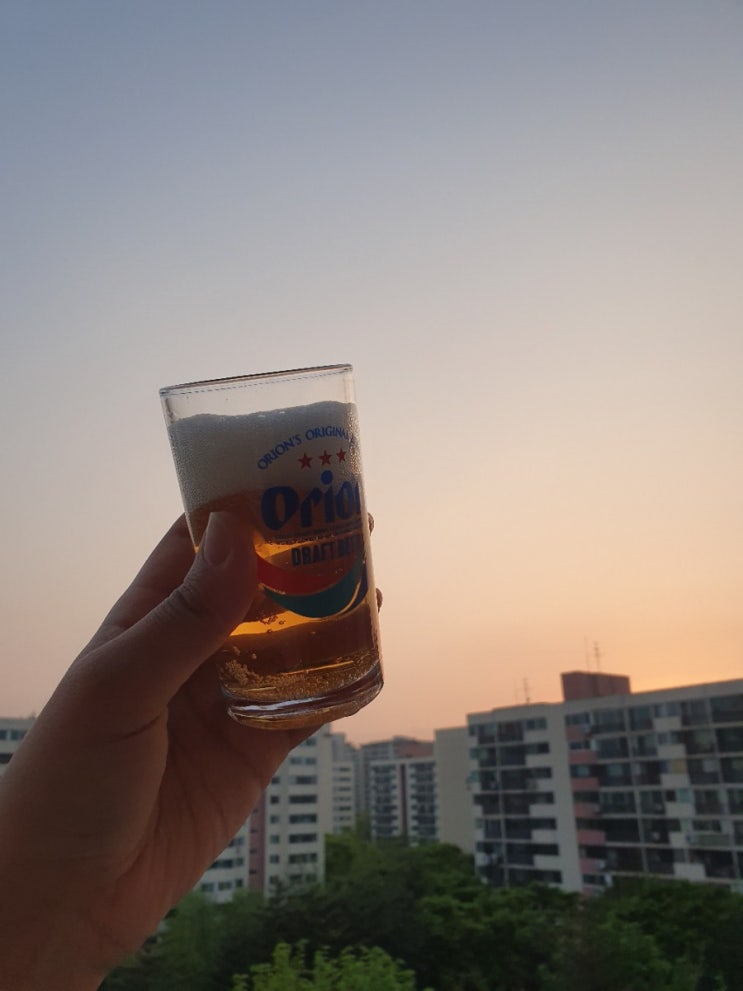  [씀-18일] 베란다, 맥주, 백예린 square