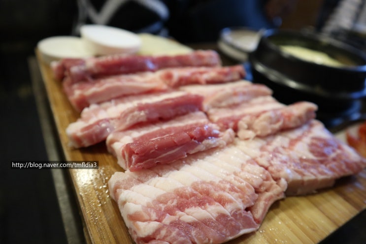  얼리지 않은 100% 국내산 암퇘지 생고기 경성대 삼겹살맛집! 경성대 고기집 숯불애 :)