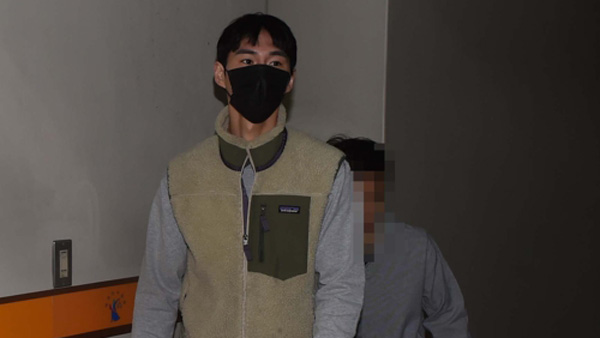  유튜버 '밴쯔' 허위 광고 등 혐의로 기소…선고 연기