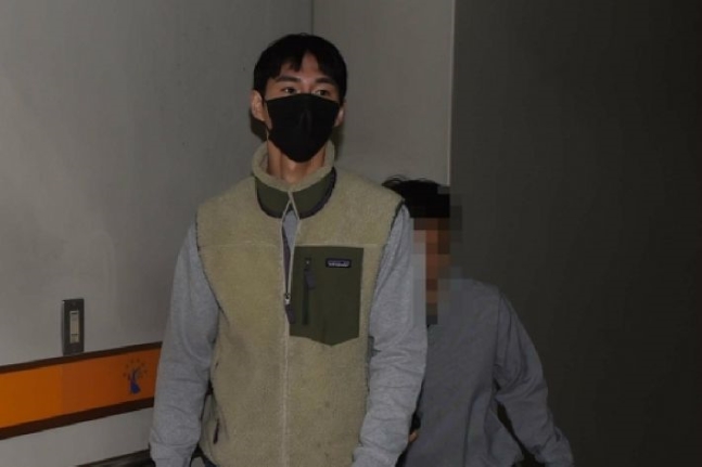  유튜버 밴쯔, '심의받지 않은 광고' 혐의로 기소…선고 연기