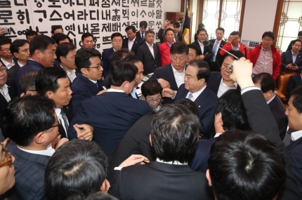 [이채익] “결혼 포기하고, 서울대도 안나온 못난 임이자를…” 이채익 발언 역풍