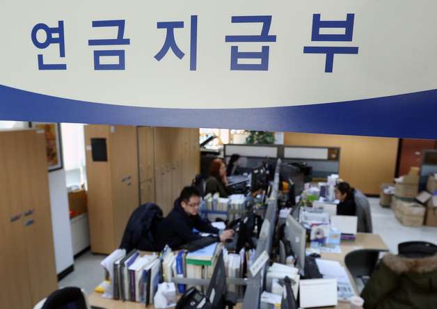  소득하위 20% 노인 오늘부터 기초연금 월30만원 수령 받는다