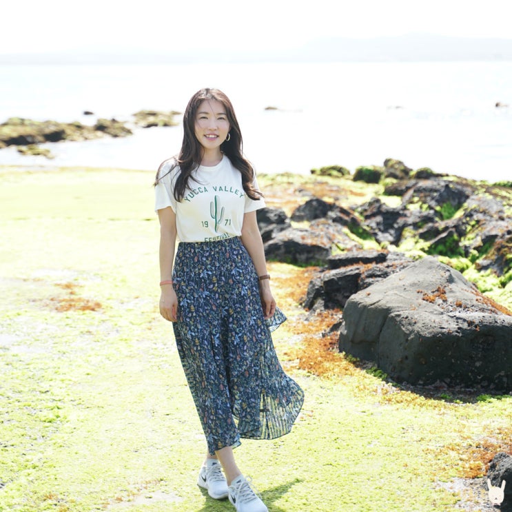 써스데이아일랜드 쉬폰스커트로 코디한 제주도 여행룩 써스데이아일랜드 쉬폰스커트로 코디한 제주도 여행룩