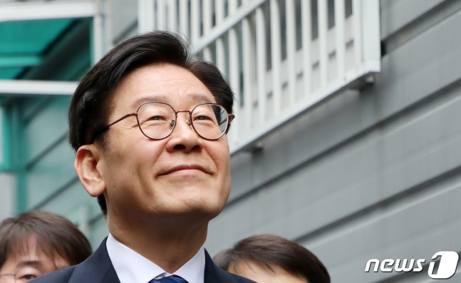  검찰, 이재명에 징역 1년6개월 구형... 직권남용-친형 강제입원 혐의