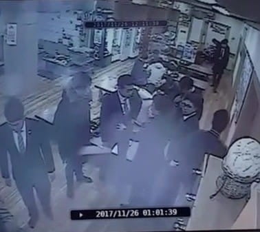  "엉덩이 왜 만져요!" 곰탕집 성추행 사건 2심도 유죄…당시 영상보니