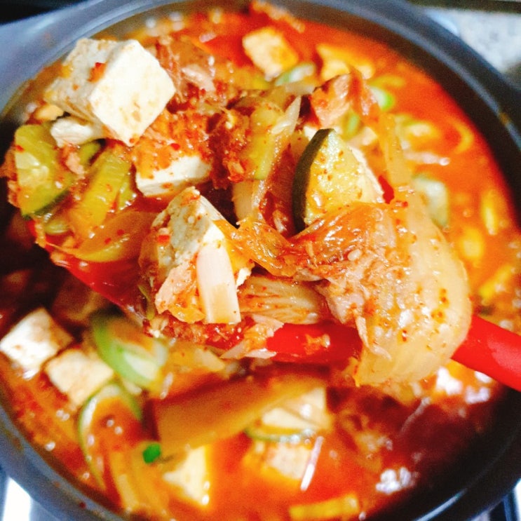  매콤 칼칼 참치김치찌개만들기