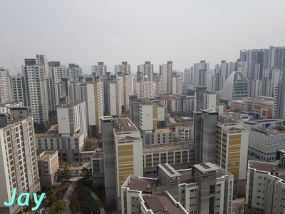  Mid-end housing in South Korea