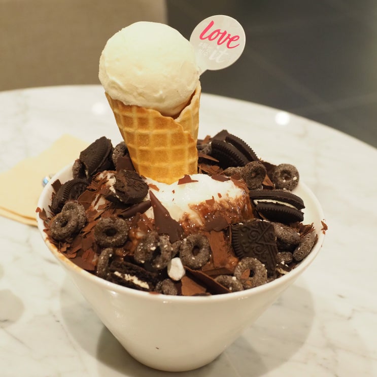  투썸플레이스 빙수 초코아이스크림콘빙수 & 망고아이스크림콘빙수