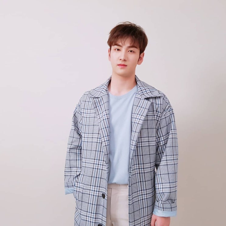  190425 뉴이스트 공식인스타 - 컴백 D-4 백호 강동호 사진