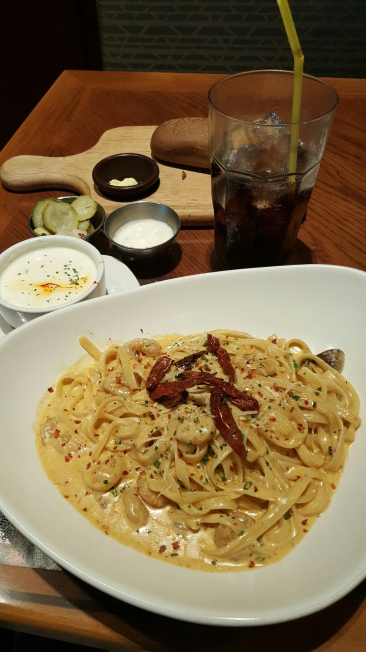 아웃백 스파이시 투움바파스타-deepppaak 치는 날 혼아웃뷁, 뜬금 진짜 매콤하니 bb, 묵직하게 매운, 스트레스 략간 감소