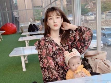  율희 "부모님이 유재석보다 2살 어리다"