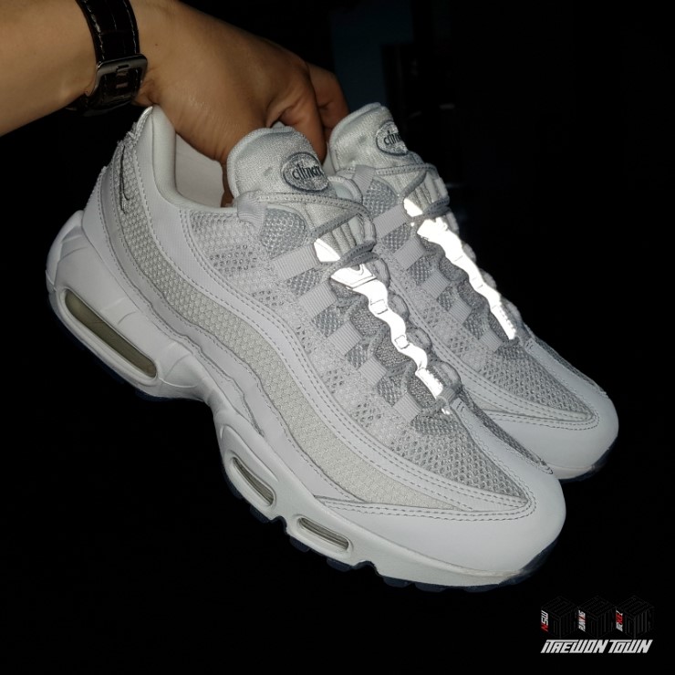  [이태원 타운 SPORTS]  02)797-9538 NIKE AIR MAX 95 ESSENTIAL (나이키 에어 맥스 95 749766-115 / 에어맥스95 맥스95 에어맥스95화이트 AM95 나이키운동화 나이키신발) 19SU 여름 신상 입고