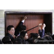  '빠루'·망치 등장한 국회…민주·한국 '빠루 공방'