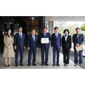  與, 나경원 등 한국당 의원 18명 국회법 위반 1차 고발(종합)