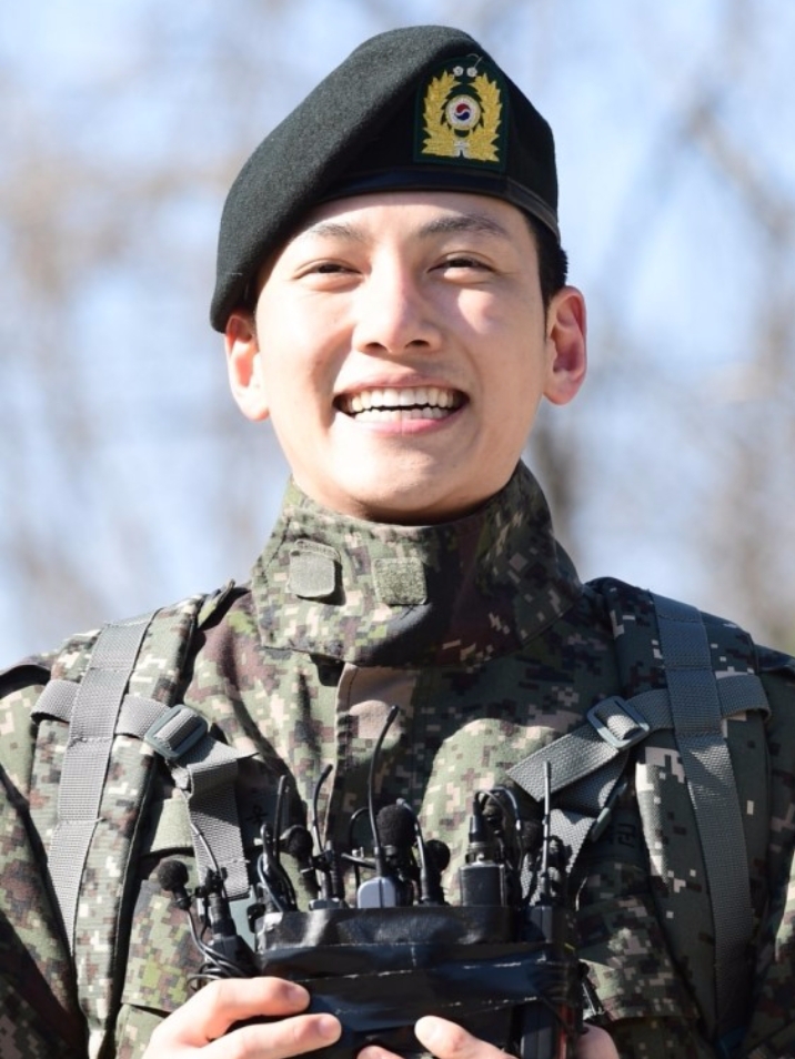  지창욱 만기 전역