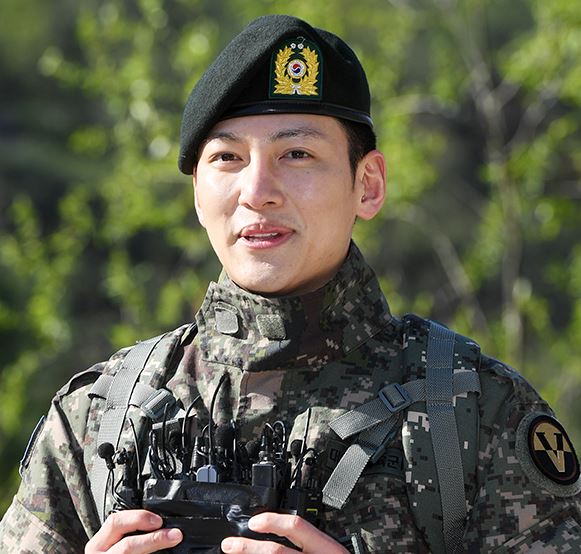  지창욱 전역'제대'신고합니다!