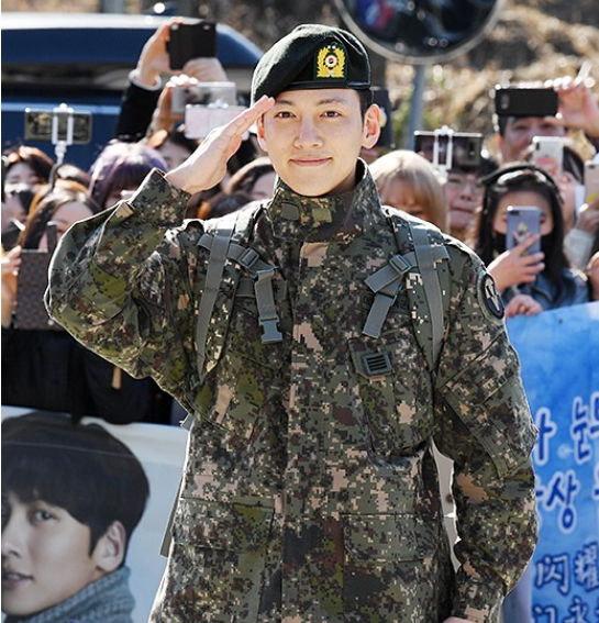  지창욱 오늘(27일) 육군 만기전역,날 녹여줘등 러브콜...