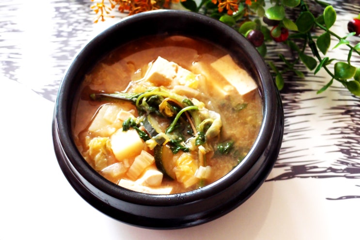  #쑥요리 #봄제철요리 #쑥된장찌개만들기 #구수한 토장으로 만드는 쑥된장찌개 #감자와 무, 배추를 넣고 끓여낸 시원하고 향긋한 쑥된장찌개!!!