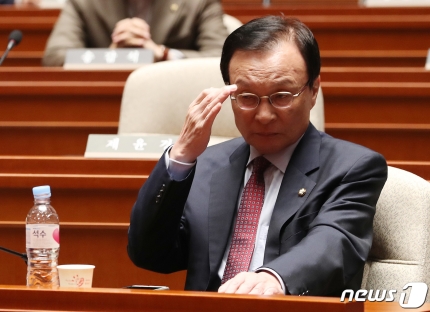  아직 지켜볼 게 더 남았나요? 이재명 경기지사가 "당의 소중한 자산"이라고 말하신 분, "일단 1번 찍으라"던 분, 뭐하십니까? - 이젠 이해찬 대표, 표창원 의원이 답할 차례
