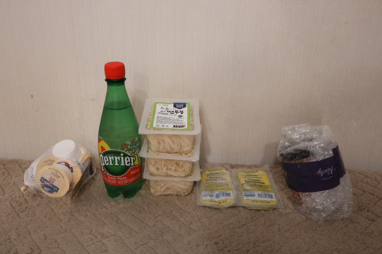  마켓컬리 샛별배송 좋다아! 땅콩버터, 면두부, 과카몰리, 미니 브리치즈, 복숭아 페리에!