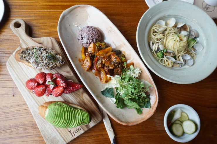  운중동 맛집::: 사계절이 예쁜  판교 카페랄로에서 브런치 어때?