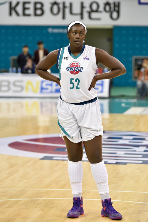 한때 우리나라에서 농구를 뛰었던 흑인 여자농구선수 첼시 리(189cm)