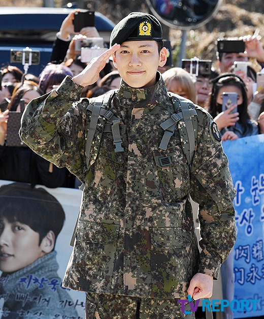  지창욱 오늘(27일) 육군 만기전역.. 벌써 러브콜 뜨겁다.