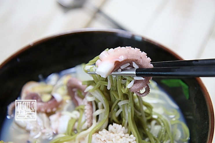  조개육수로 주꾸미 칼국수 시원하게 끓이는법 녹차 생면만들기