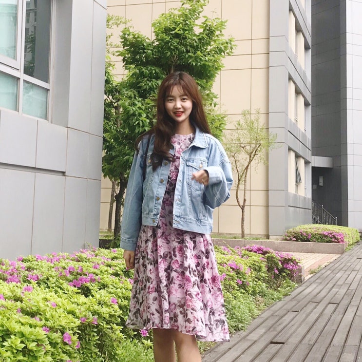  끌로드마농 연청자켓 X 플라워원피스, 마크모크 슬링백 코디