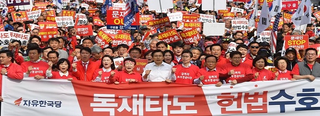 한국당 2주째 대규모 장외투쟁…與 패스트트랙에 맞서 "정의로운 투쟁"