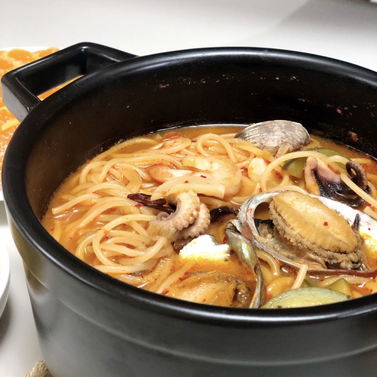  뚝배기 해물 파스타 & 부채살 크림 뇨끼