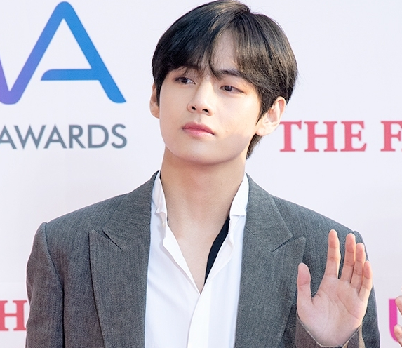  [방탄소년단 뷔] [포토] 방탄소년단 뷔, 얼굴 천재 탄생 (더팩트 뮤직 어워즈)