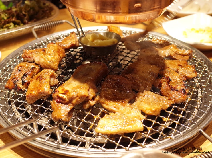  무한리필로 먹는 숯불 돼지갈비전문점 명륜진사갈비 !