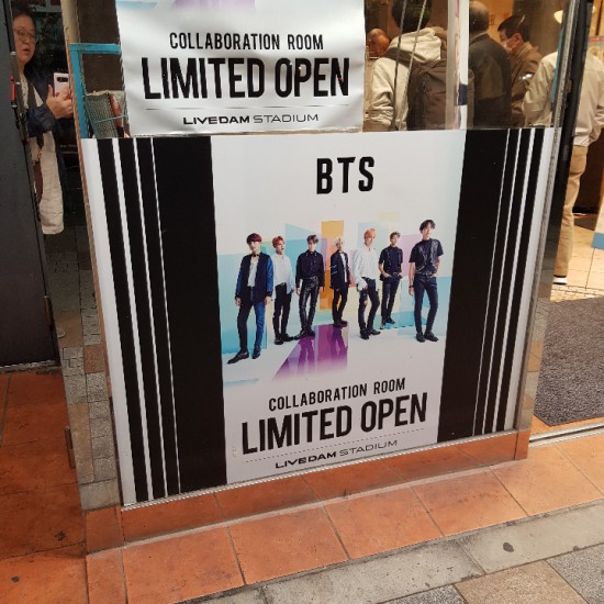  이밤에 동남아인들이 공항에 무쟈게 도착...BTS
