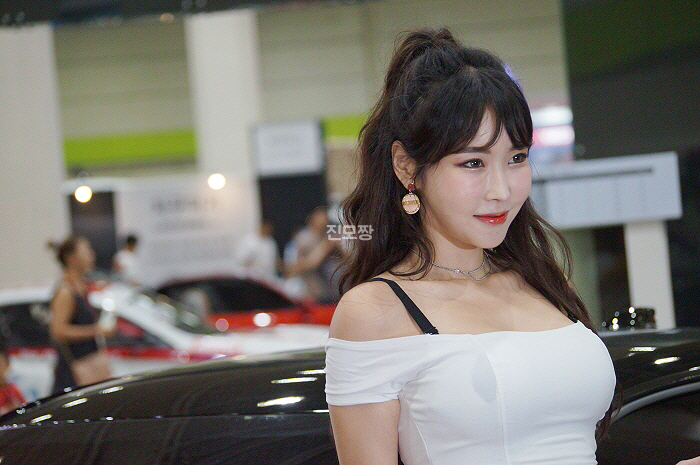  [직캠] 진모짱과 서울오토살롱, 루마썬팅 부스 레이싱모델 유리안