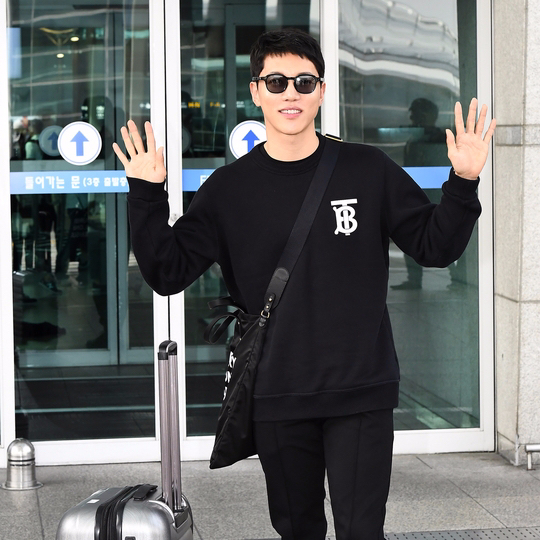  열혈사제 음문석 이하늬 뷰 선글라스 요즘 쓰기좋아