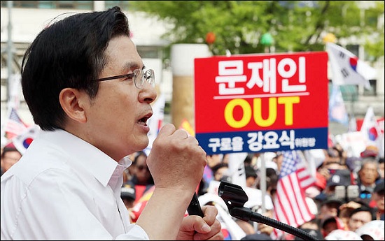  광장과 난장의 전쟁…그 피해자는 국민
