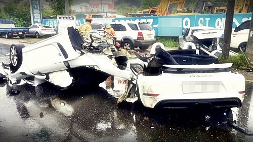 울산서 포르쉐 빗길에 미끄러져 20대 운전자 사망