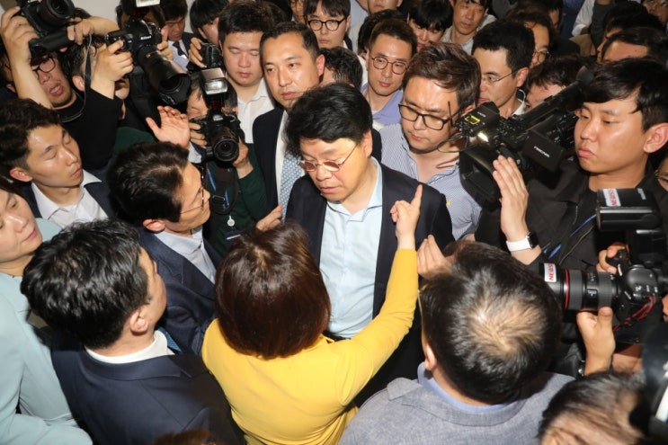 정의당, 한국당 의원 40명 무더기 고발…“법치주의에 도전한 대가”