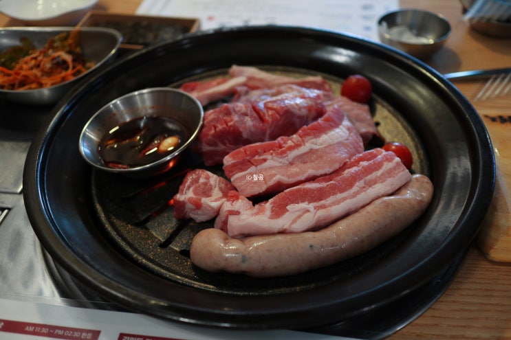  신사역 맛집 / 가로수길 삼겹살은 사람 사는 고깃집 김일도