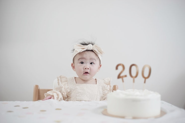 손녀 하은이 200일 기념 촬영