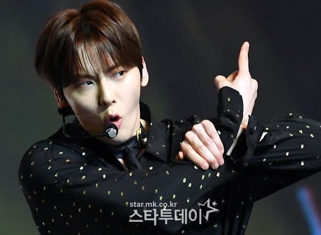  190429 뉴이스트 bet bet 컴백 쇼케이스 기사사진 뉴이스트 황민현(민현)