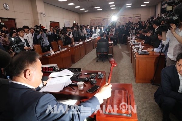  [정치오늘] 홍준표 “한국당 의원 총사퇴하고 20대 국회 마감하라”