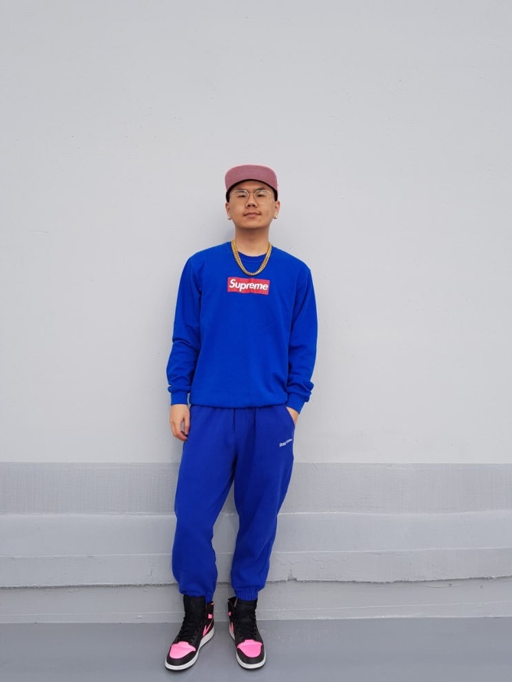  데일리룩 #124 봄데일리룩 남자스트릿룩 슈프림캠프캡 슈프림맨투맨 조던1발렌타인