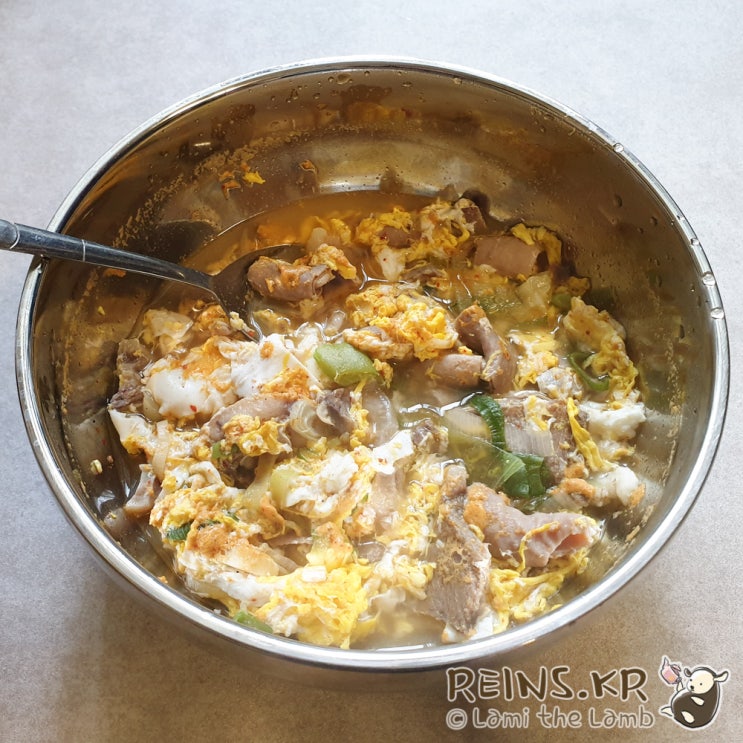  혼밥도 좋고 바쁜 아침 식사로도 좋은 '궁물이 끝내주는 빛가람 모듬 돼지 국밥'