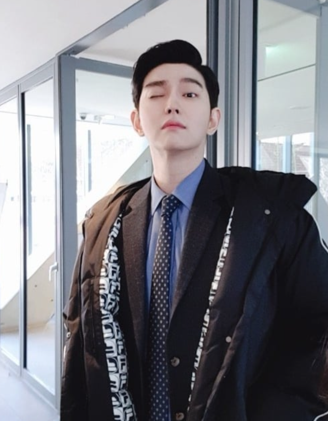  미스터 기간제 윤균상 OCN 드라마에서 교사 위장 변호사로 변신하게 된 배우